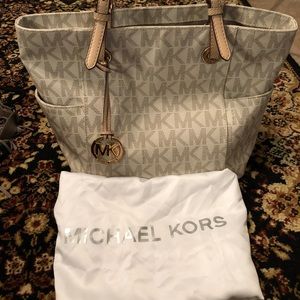 Michael Kors Jet Set purse